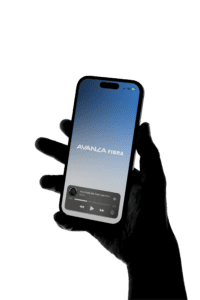 Telefono con el fondo de avanza fibra insinuando que es la mejor operadora de internet y más barata